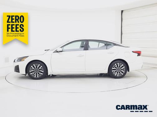 White 2023 Nissan Altima SV