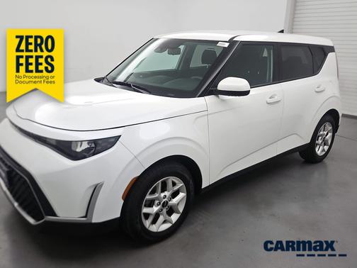 White 2025 Kia Soul LX