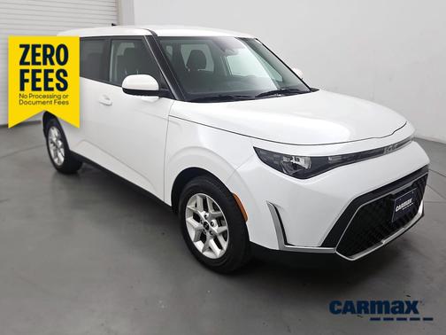 White 2025 Kia Soul LX