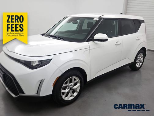 White 2025 Kia Soul LX