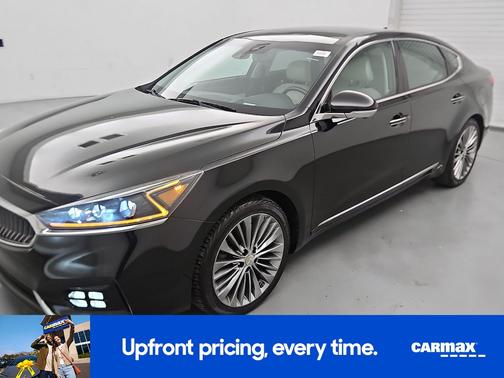 Black 2017 Kia Cadenza Premium