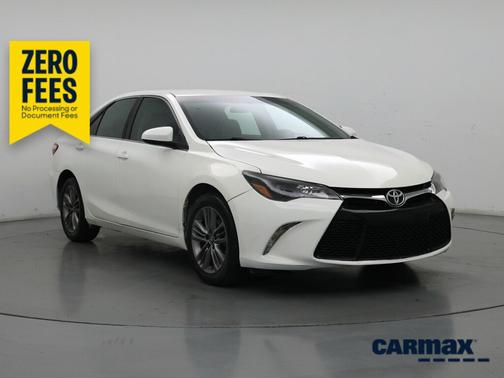 White 2017 Toyota Camry SE