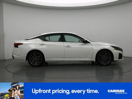 White 2023 Nissan Altima SR