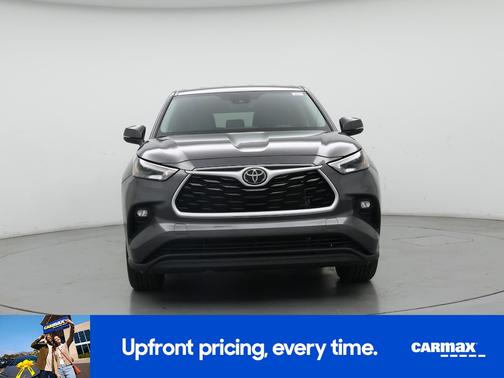Gray 2023 Toyota Highlander LE