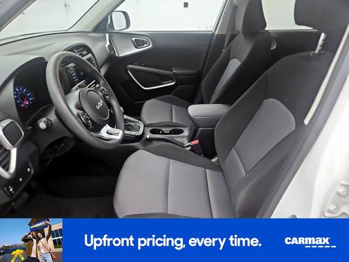 White 2022 Kia Soul EX