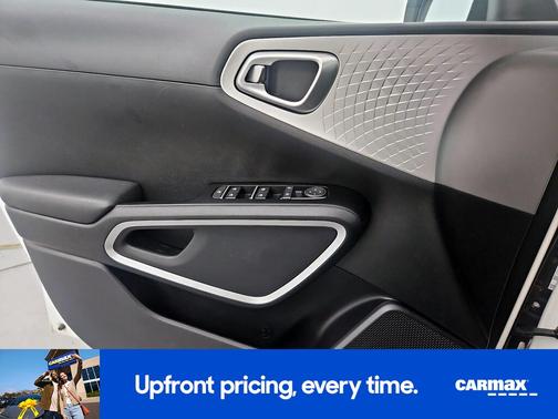 White 2022 Kia Soul EX