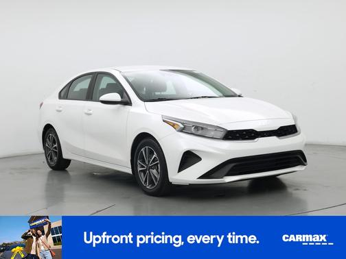 White 2023 Kia Forte LXS