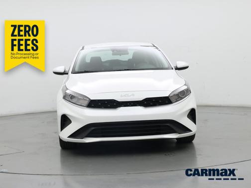 White 2023 Kia Forte LXS