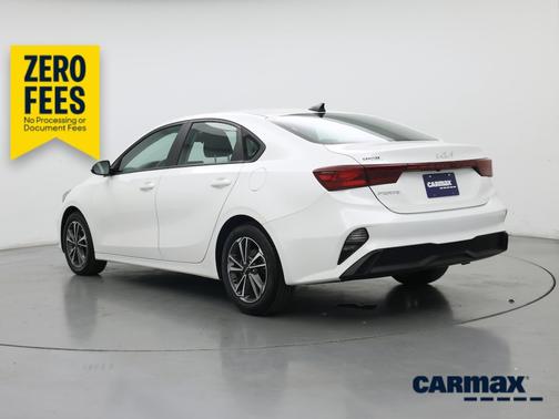 White 2023 Kia Forte LXS