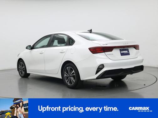 White 2023 Kia Forte LXS