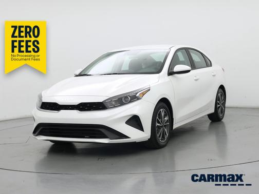 White 2023 Kia Forte LXS