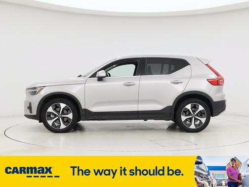 2025 Volvo XC40 B5 Core Bright Theme
