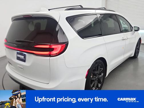 White 2021 Chrysler Pacifica Touring L