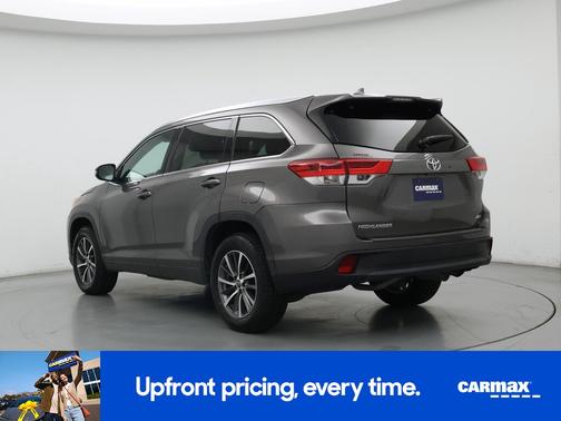 Gray 2017 Toyota Highlander XLE