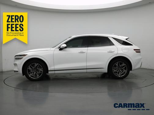 White 2023 Genesis GV70