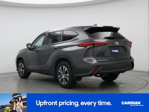 Gray 2023 Toyota Highlander XLE