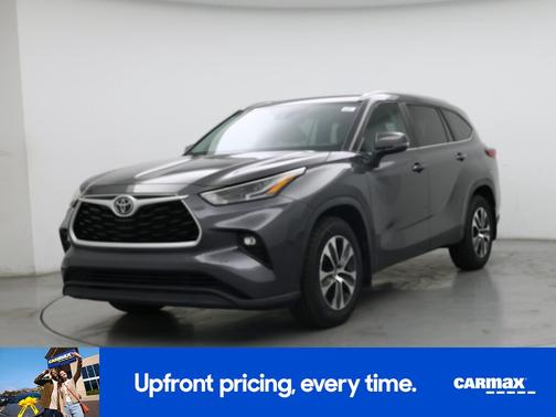Gray 2023 Toyota Highlander XLE