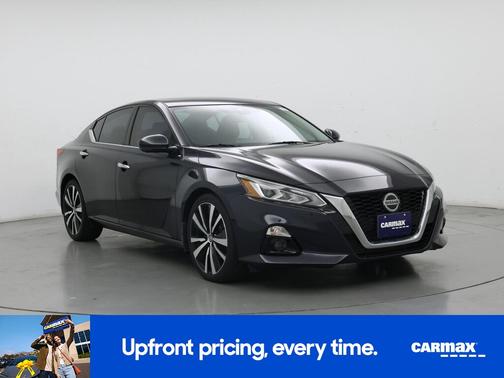 Black 2020 Nissan Altima Platinum