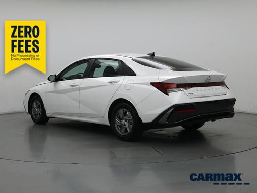 White 2025 Hyundai ELANTRA SE