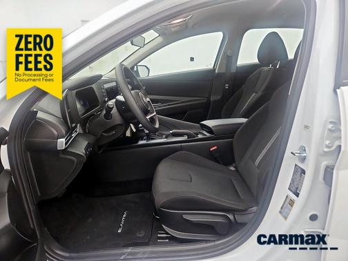 White 2025 Hyundai ELANTRA SE