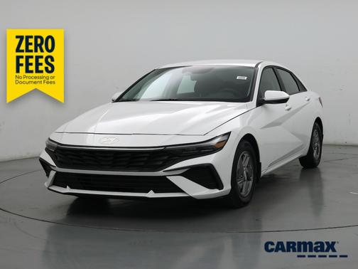 White 2025 Hyundai ELANTRA SE