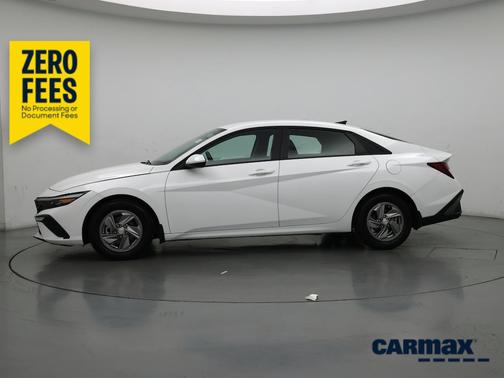 White 2025 Hyundai ELANTRA SE