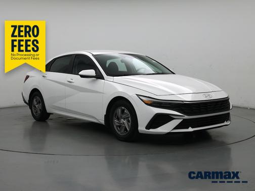 White 2025 Hyundai ELANTRA SE