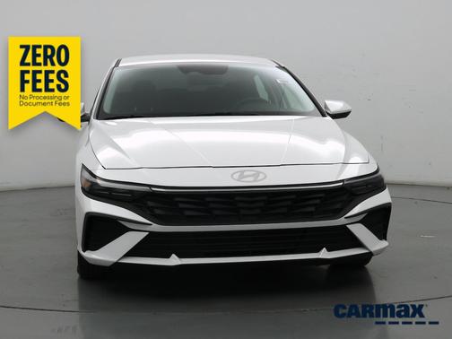 White 2025 Hyundai ELANTRA SE
