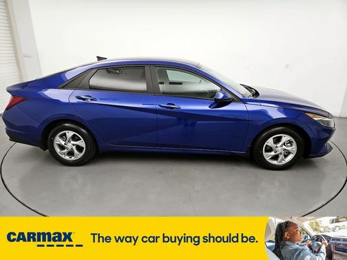 2022 Hyundai ELANTRA SE