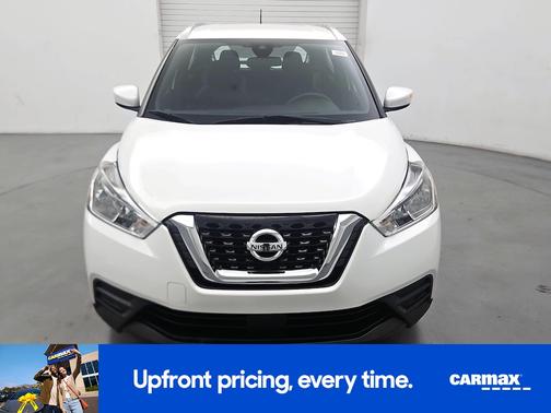 White 2020 Nissan Kicks SV