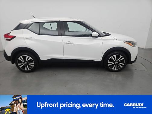 White 2020 Nissan Kicks SV