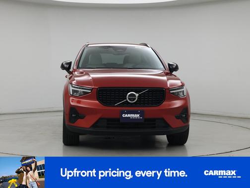 2023 Volvo XC40 B4 Ultimate Dark Theme