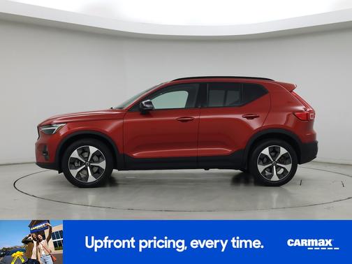 2023 Volvo XC40 B4 Ultimate Dark Theme