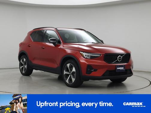 2023 Volvo XC40 B4 Ultimate Dark Theme