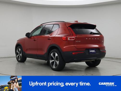 2023 Volvo XC40 B4 Ultimate Dark Theme