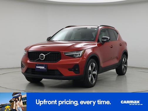2023 Volvo XC40 B4 Ultimate Dark Theme