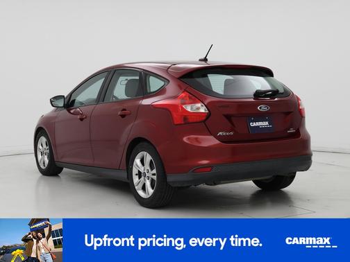 Red 2014 Ford Focus SE