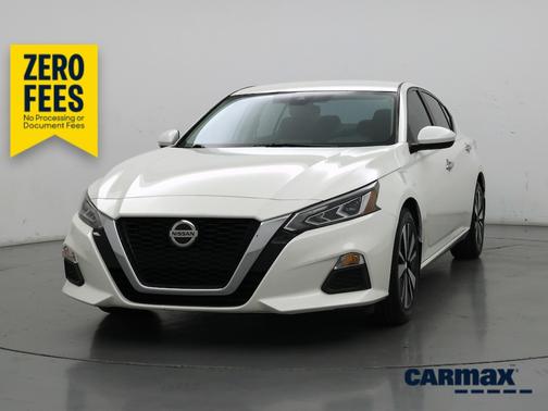 White 2021 Nissan Altima SV