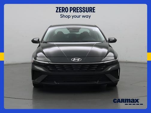 Gray 2025 Hyundai ELANTRA SE