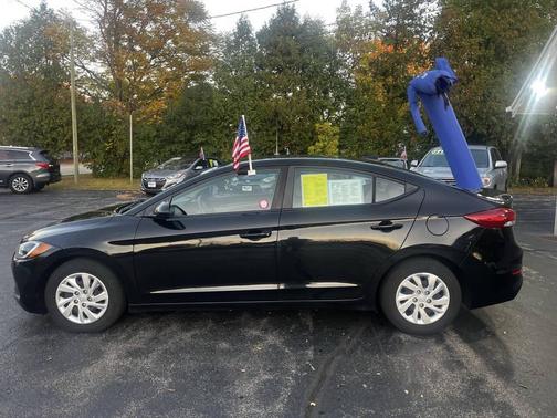 2017 Hyundai ELANTRA SE