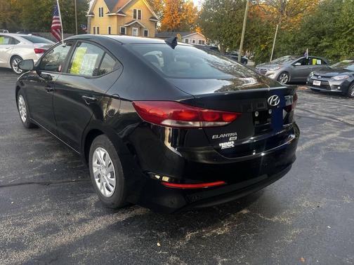 2017 Hyundai ELANTRA SE