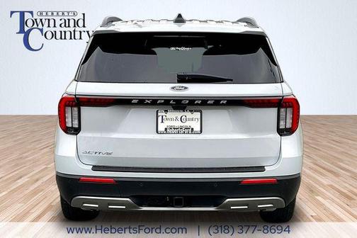 Space White Metallic 2026 Ford Explorer Active