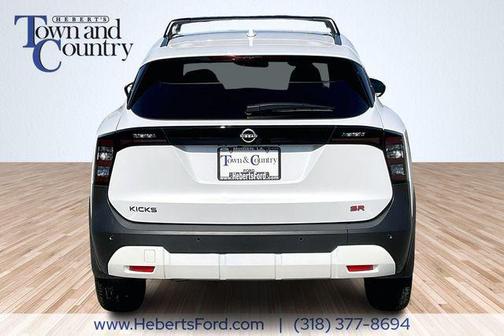 2025 Nissan Kicks SR