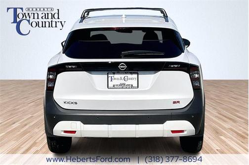 2025 Nissan Kicks SR