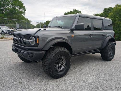 Carbonized Gray 2026 Ford Bronco Badlands