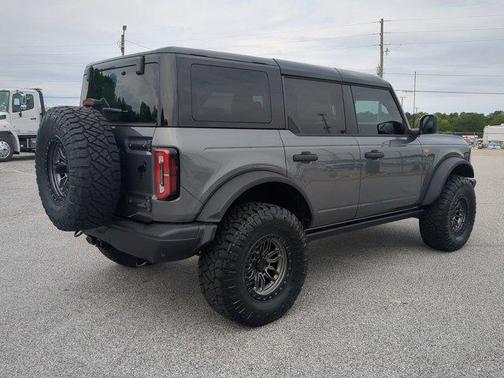 Carbonized Gray 2026 Ford Bronco Badlands