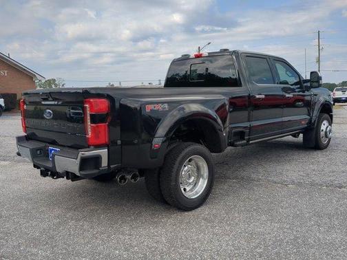 2025 Ford F-450 Lariat