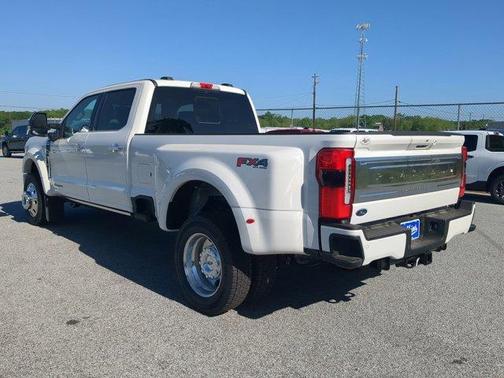 Star White 2026 Ford F-450 Platinum