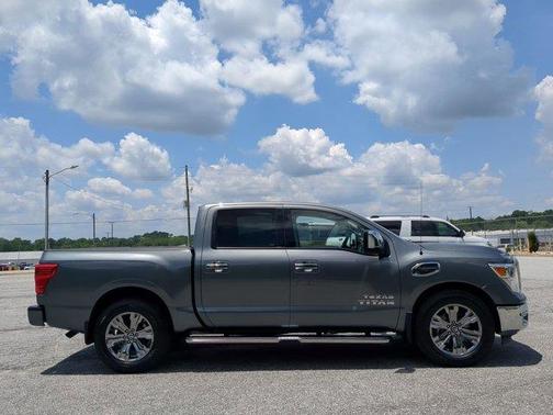 2017 Nissan Titan SL