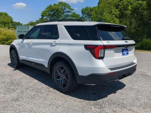 Star White 2025 Ford Explorer ST-Line
